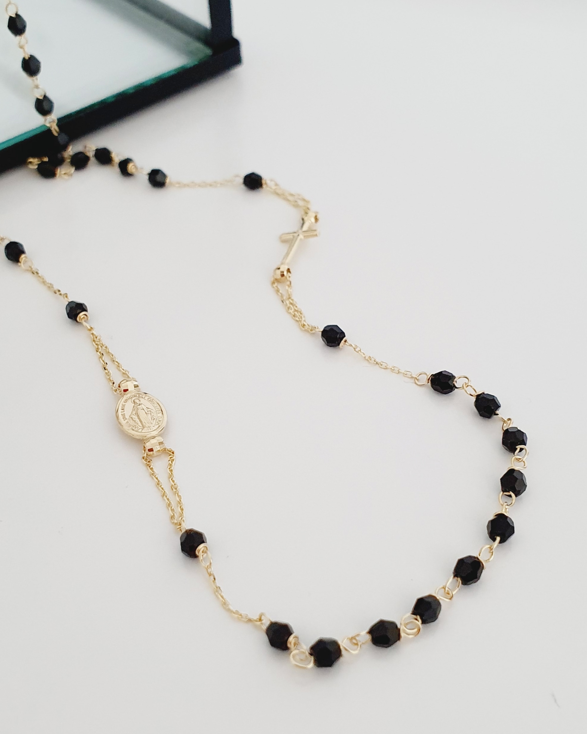 Náhrdelník Ruženec s prírodnými ónyxami žlté zlato 14kt