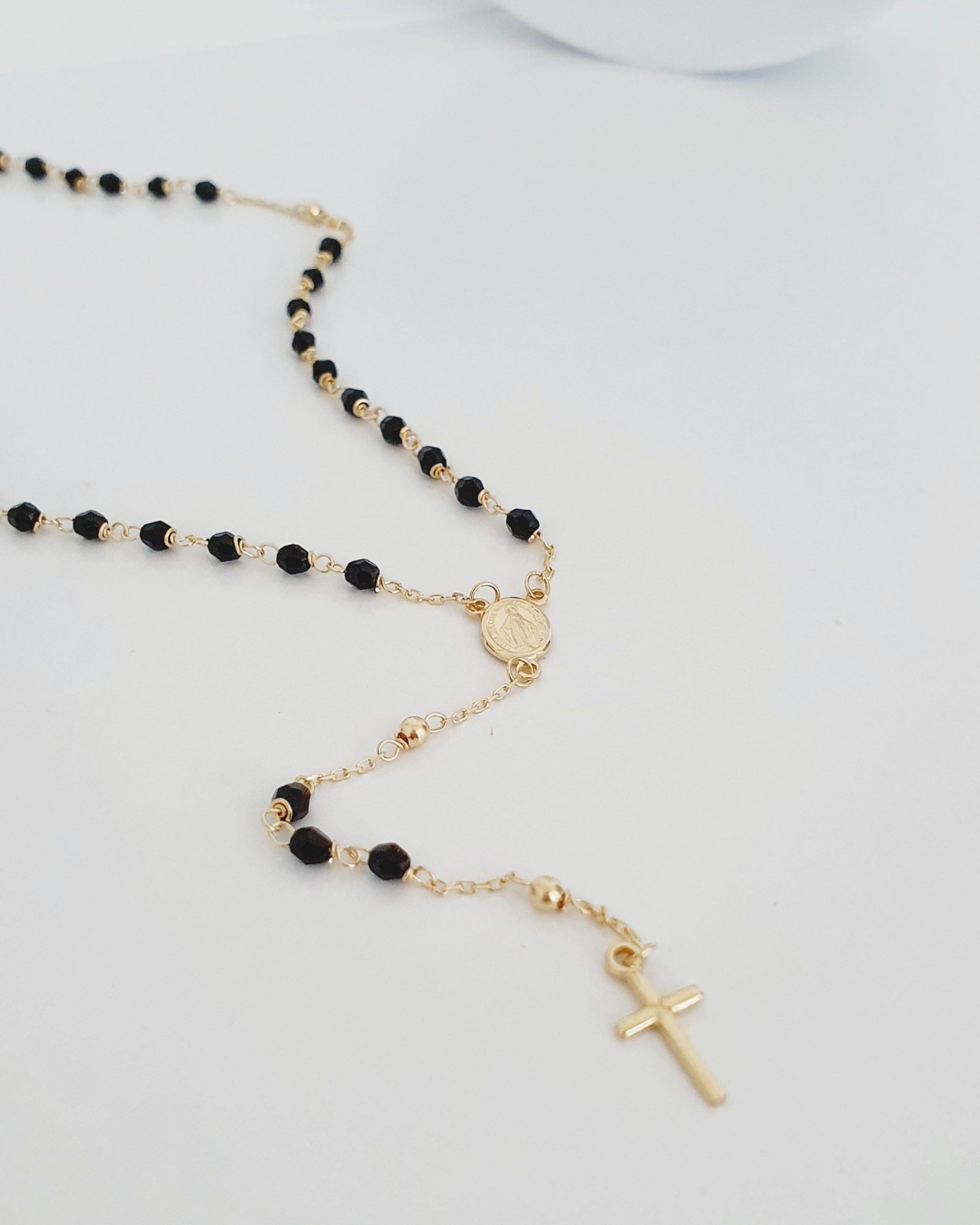 Náhrdelník Ruženec visiaci s prírodnými ónyxami žlté zlato 14kt